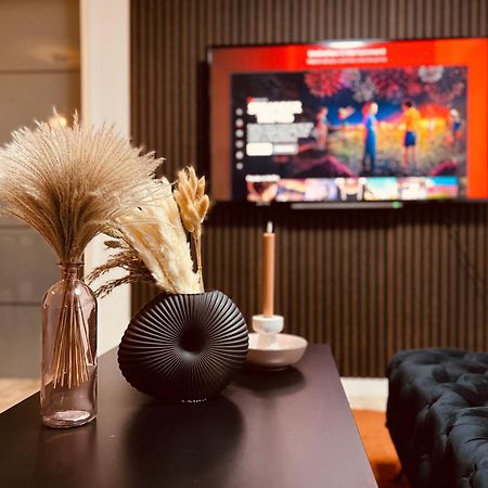 Cologne Luxe Living: Opulent Elegance Unleashed Apartment Ngoại thất bức ảnh