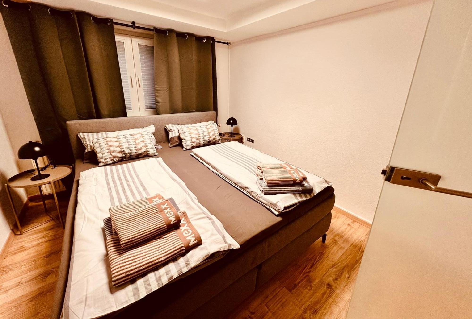 Cologne Luxe Living: Opulent Elegance Unleashed Apartment Ngoại thất bức ảnh