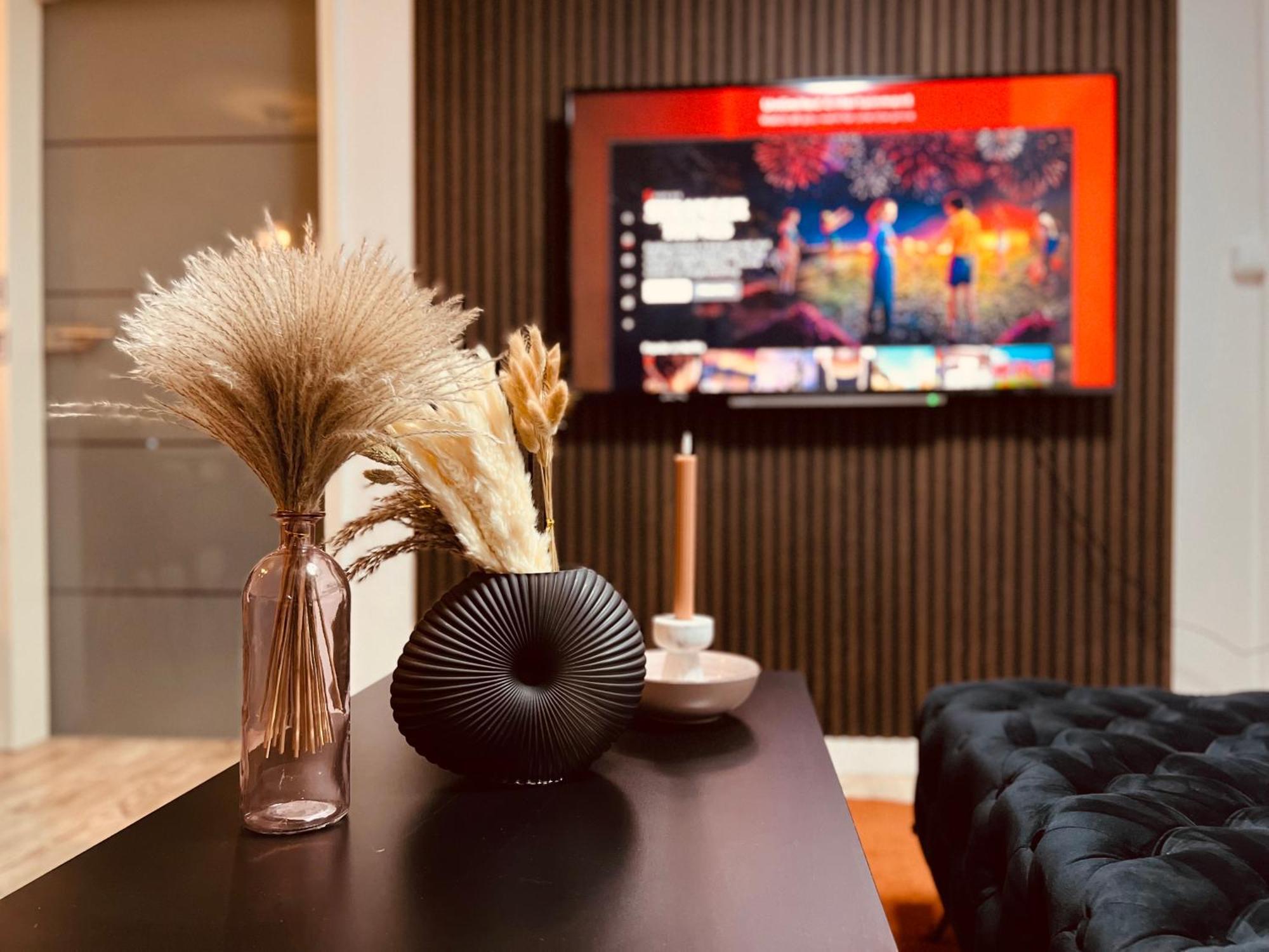 Cologne Luxe Living: Opulent Elegance Unleashed Apartment Ngoại thất bức ảnh