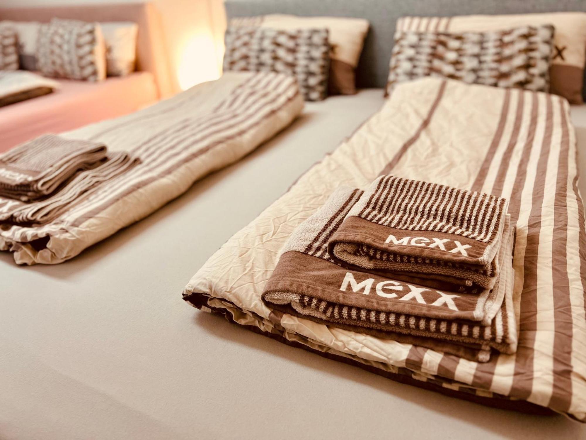 Cologne Luxe Living: Opulent Elegance Unleashed Apartment Ngoại thất bức ảnh
