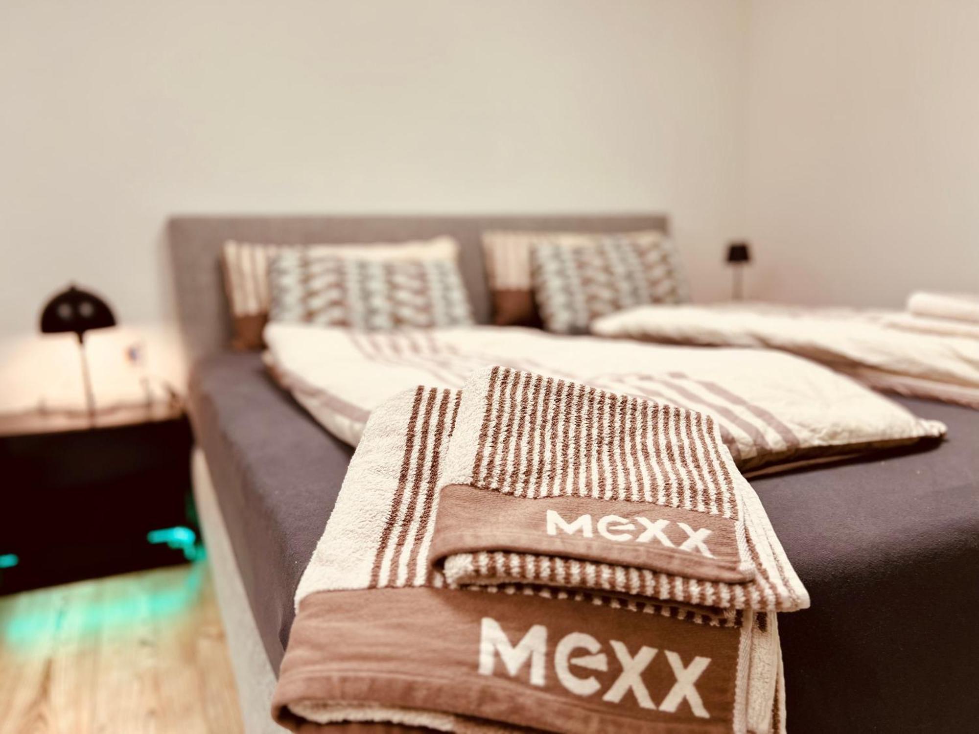Cologne Luxe Living: Opulent Elegance Unleashed Apartment Ngoại thất bức ảnh